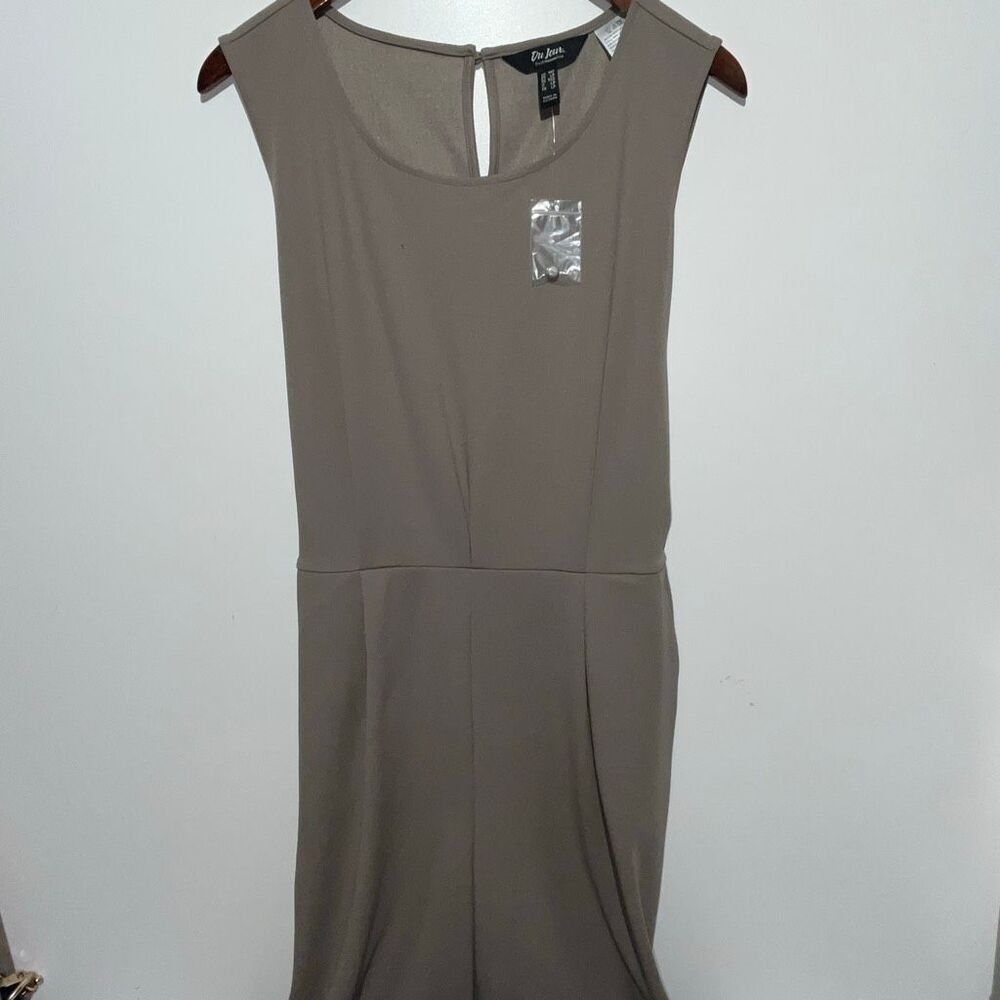 Du Jour Women's Gray Sleeveless Keyhole Back Wideleg Jumpsuit Medium Petite NWT‎